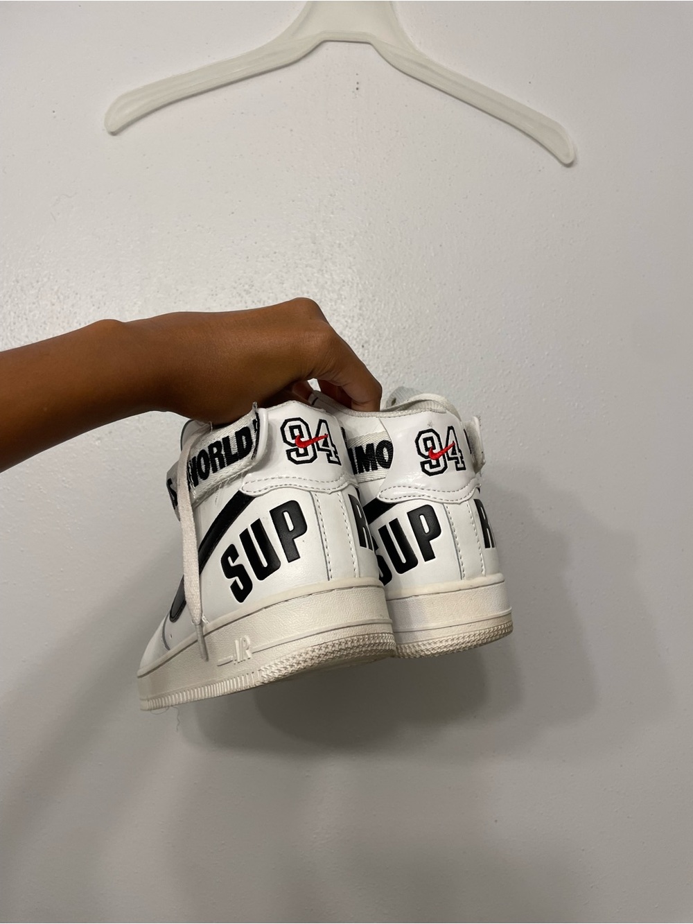 Men’s White Supreme x Nike Air Force 1 High SP Sneakers - Picture 4 of 10